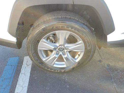 Used 2022 Toyota RAV4 XLE image 7