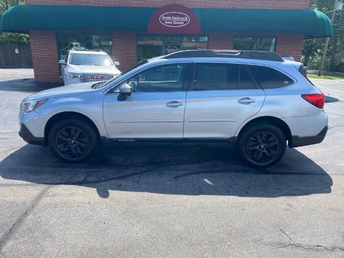 Used 2019 Subaru Outback 2.5i Premium image 15