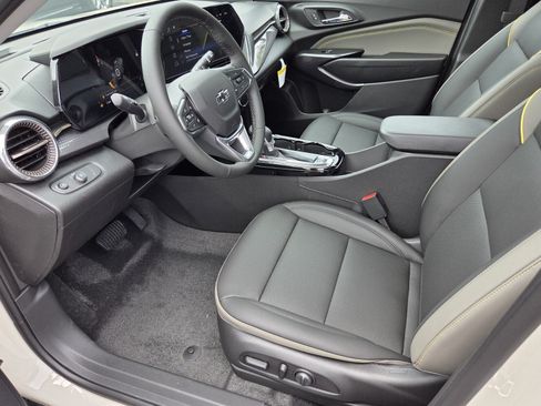 New 2026 Chevrolet Trax ACTIV w/ Sunroof Package FWD image 5