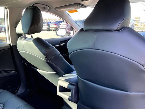 Used 2020 Toyota Camry SE image 20