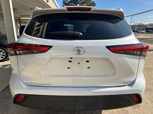Used 2023 Toyota Highlander XLE FWD image 12