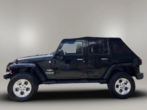 Used 2015 Jeep Wrangler Unlimited Sahara w/ Connectivity Group AWD/4WD image 6