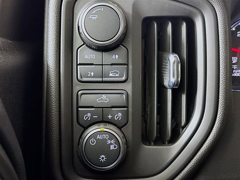 Used 2023 Chevrolet Silverado 1500 Custom image 8