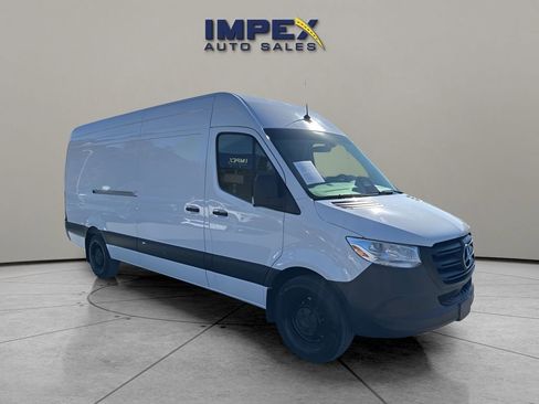 Used 2025 Mercedes-Benz Sprinter 2500 image 7