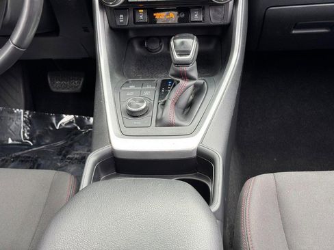 Used 2021 Toyota RAV4 SE image 14