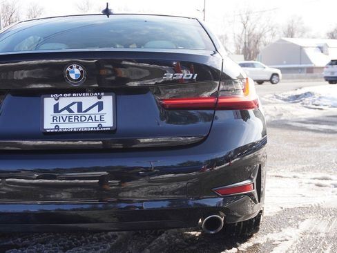 Used 2022 BMW 330i xDrive 330i xDrive w/ Driving Assistance Package image 18