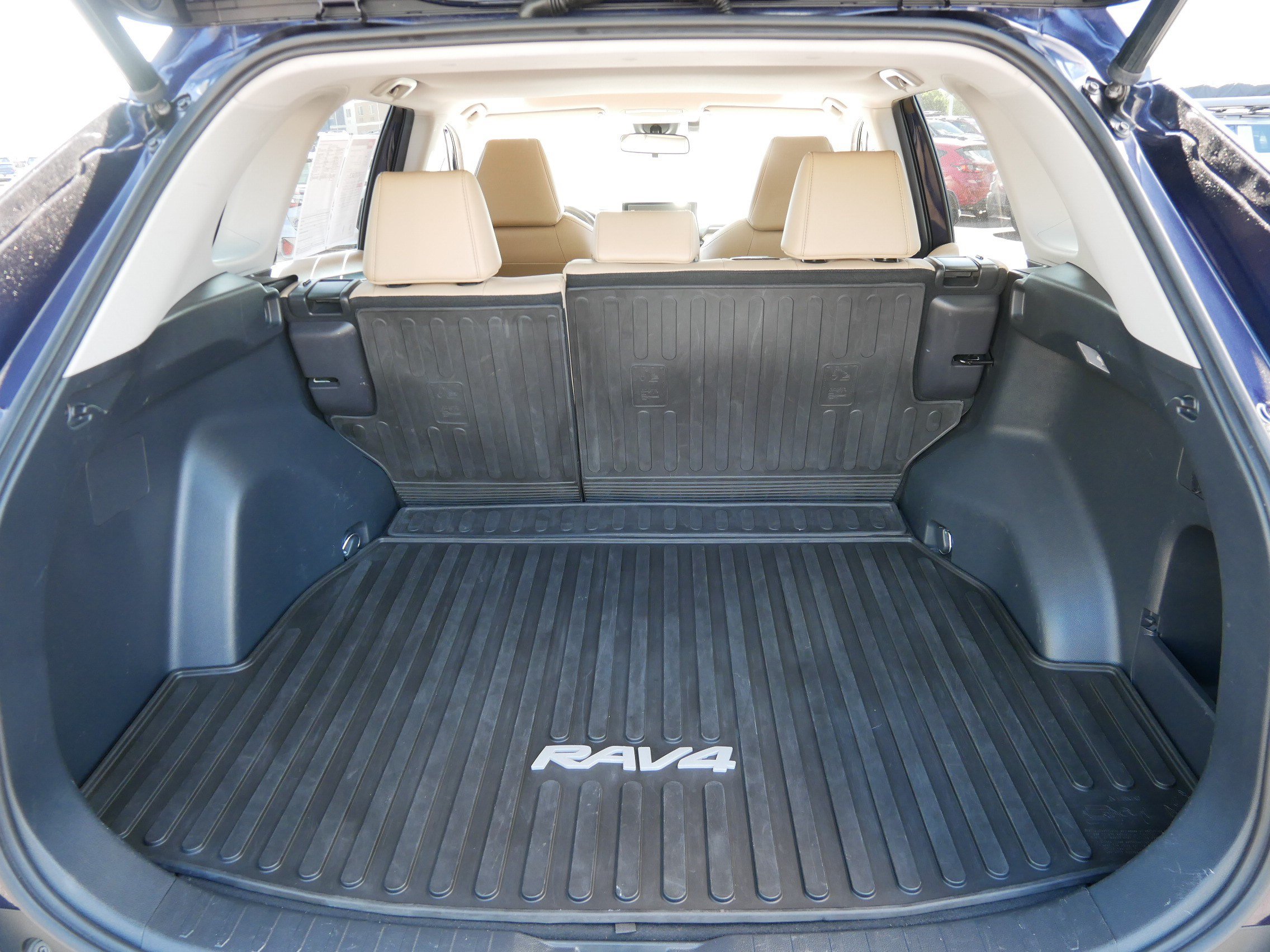 Used 2019 Toyota RAV4 XLE Premium w/ Cold Weather Package AWD/4WD image 18