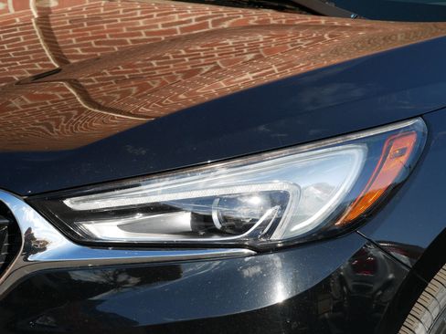 Used 2018 Buick Enclave Essence image 5