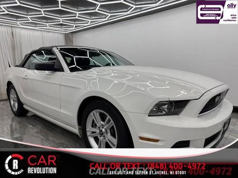 Used 2013 Ford Mustang Convertible image 1