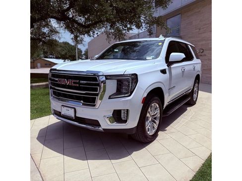 Used 2024 GMC Yukon SLT AWD/4WD image 2