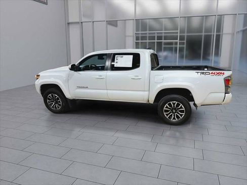 Certified 2022 Toyota Tacoma TRD Sport w/ Technology Package AWD/4WD image 6
