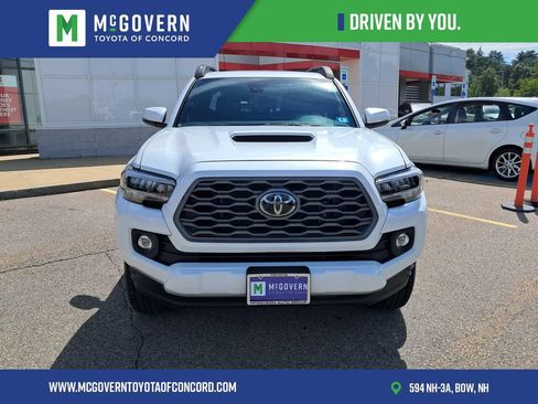 Used 2023 Toyota Tacoma TRD Sport w/ TRD Premium Sport Package AWD/4WD image 9