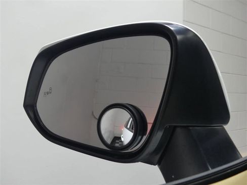 Used 2019 Toyota RAV4 XLE Premium image 14