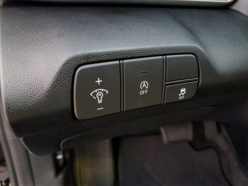 Used 2025 Hyundai Elantra SE image 12