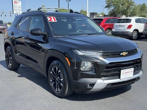 Used 2021 Chevrolet TrailBlazer LT w/ Convenience Package FWD image 3