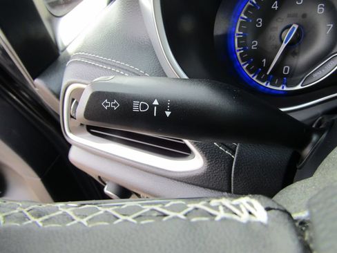 Used 2025 Chrysler Pacifica Limited FWD image 23
