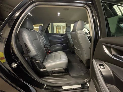 Used 2021 Buick Enclave Essence image 23