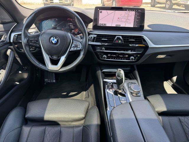 Used 2023 BMW 530i xDrive w/ Premium Package AWD/4WD image 4