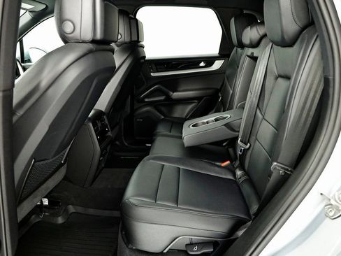 Certified 2025 Porsche Cayenne AWD/4WD image 27