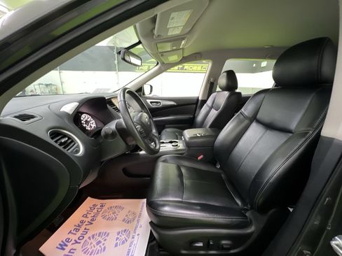Used 2019 Nissan Pathfinder SL AWD/4WD image 17