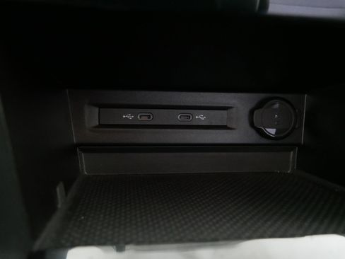 Used 2025 Volkswagen Taos S image 29