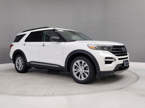 Used 2022 Ford Explorer XLT w/ Equipment Group 202A image 36