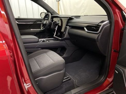 Used 2025 GMC Acadia Elevation image 32