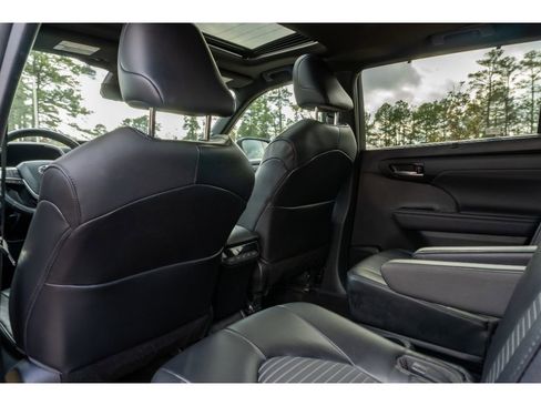 Used 2023 Toyota Highlander XSE image 19