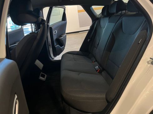 Used 2025 Kia K4 LXS image 25