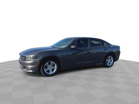 Used 2016 Dodge Charger SE image 5