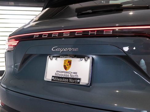 Certified 2019 Porsche Cayenne AWD/4WD image 14