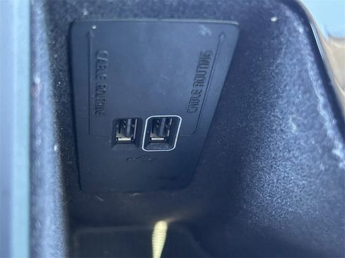 Used 2020 Volvo XC90 T6 Momentum w/ Protection Package Premier image 26