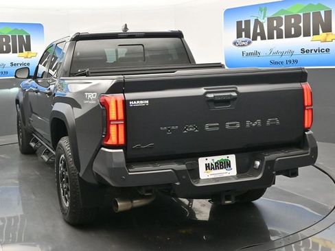 Used 2024 Toyota Tacoma TRD Off-Road w/ TRD Off Road Upgrade Package AWD/4WD image 4