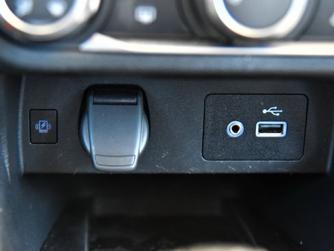 Used 2025 Nissan Versa SV FWD image 21