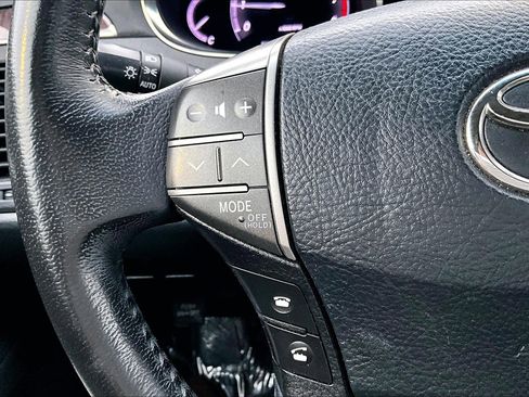 Used 2012 Toyota Avalon image 16