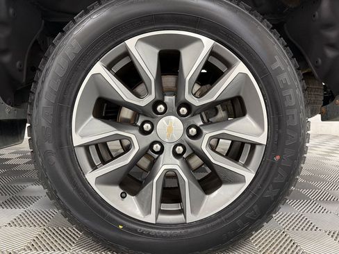 Used 2023 Chevrolet Silverado 1500 LT AWD/4WD image 29