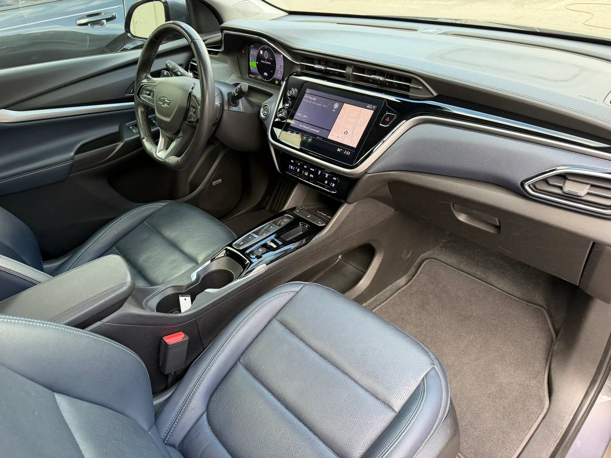 Used 2022 Chevrolet Bolt EUV Premier w/ Sun & Sound Package FWD image 21