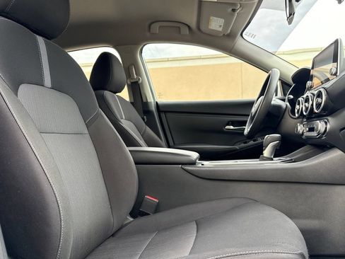 Used 2025 Nissan Sentra SV FWD image 31