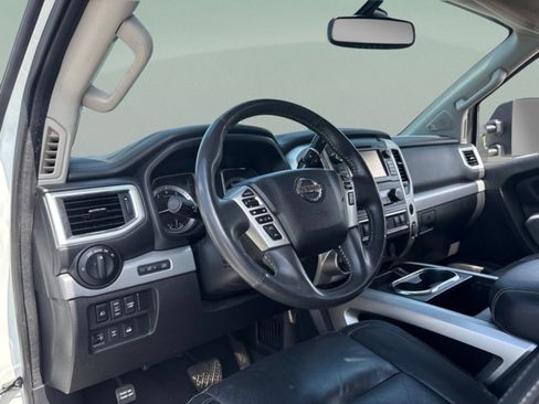 Used 2017 Nissan Titan PRO-4X w/ Pro-4x Convenience Package AWD/4WD image 20