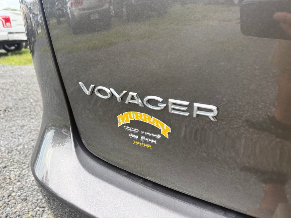 Used 2023 Chrysler Voyager LX FWD image 16