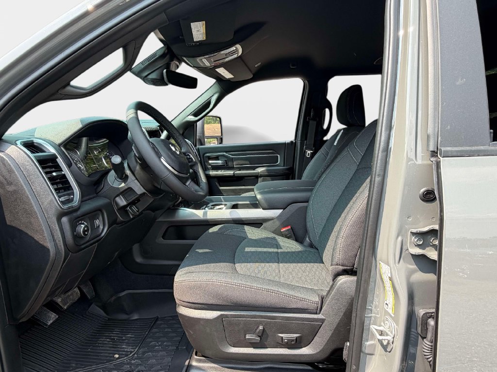 New 2026 RAM 2500 Big Horn AWD/4WD image 15