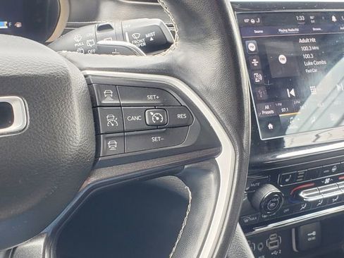 Used 2021 Jeep Grand Cherokee L Laredo w/ Luxury Tech Group I AWD/4WD image 18