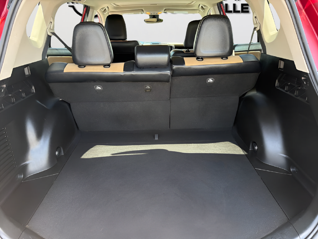 Used 2018 Toyota RAV4 Limited FWD image 12