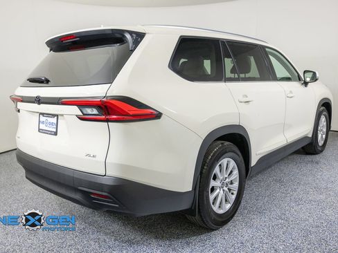 Used 2024 Toyota Grand Highlander AWD image 7