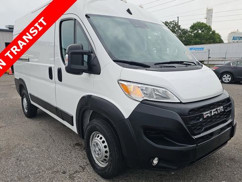 Used 2024 RAM ProMaster 2500 w/ Convenience Group FWD image 3