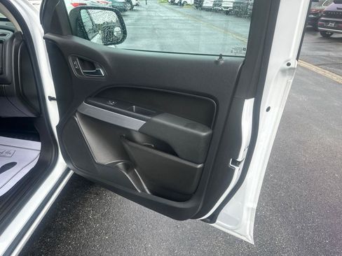 Used 2022 Chevrolet Colorado LT w/ Fleet Safety Package RWD image 11