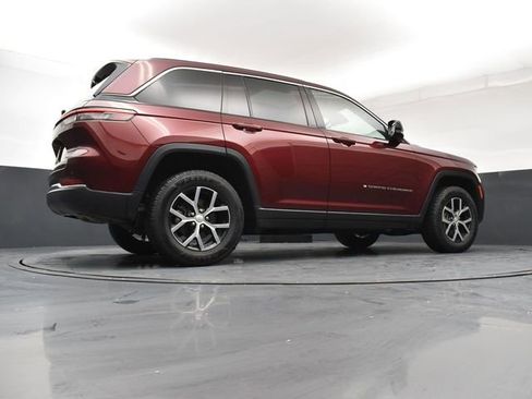 Used 2023 Jeep Grand Cherokee Limited w/ Luxury Tech Group II image 24