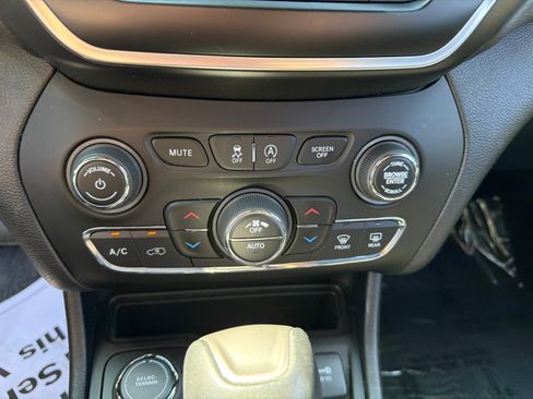 Used 2021 Jeep Cherokee Latitude Lux 80th Anniv w/ Quick Order Package 2YU 80th AWD/4WD image 26