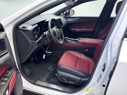 Used 2024 Lexus NX 250 FWD w/ Towing Package (2000 Lbs) image 11