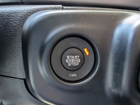 Used 2023 Jeep Gladiator Sport image 31